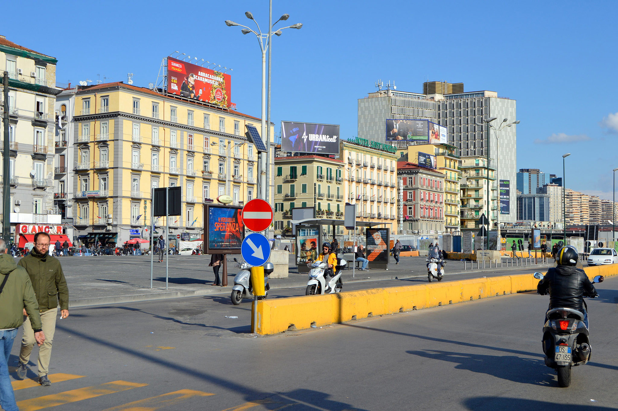 Piaza Giuseppe Garibaldi, Napoli